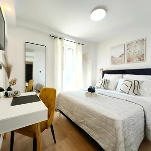 & Fjok Apartment