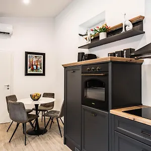 Luxury Center House Apartment
